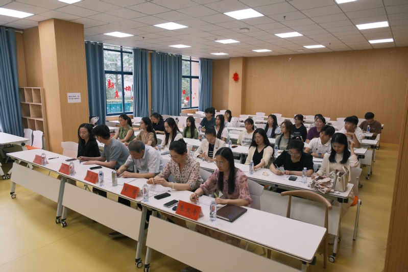 学校举行学生资助诚信教育主题活...